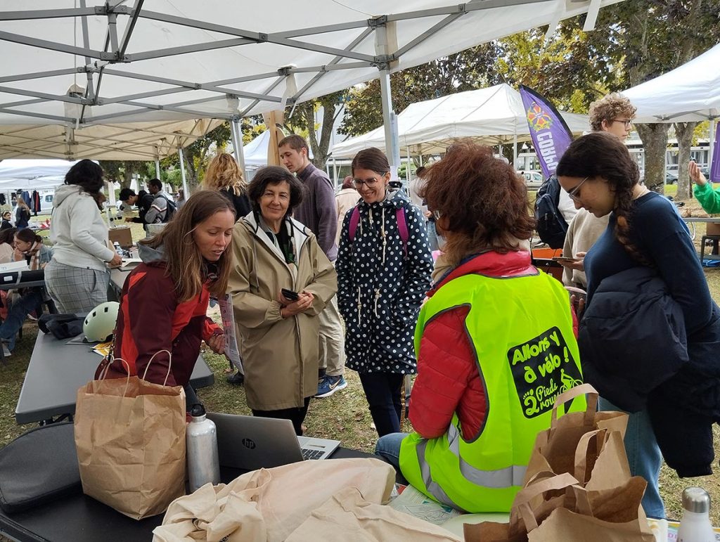 Stand de l'association Allons-y à vélo à Toulouse