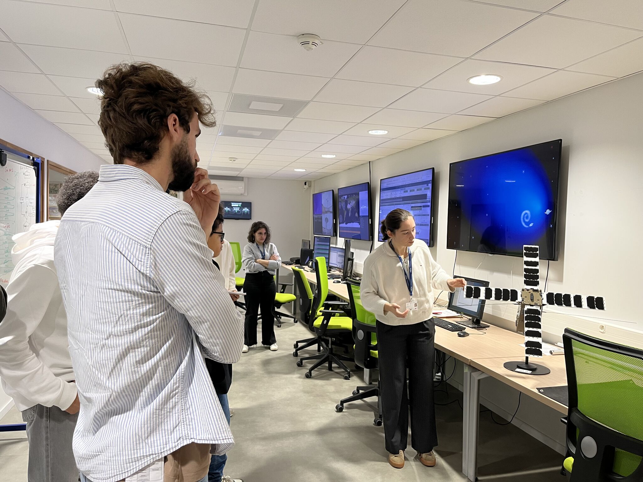 Sensibilisation aux métiers du spatial : des collégiens en immersion au CSUM