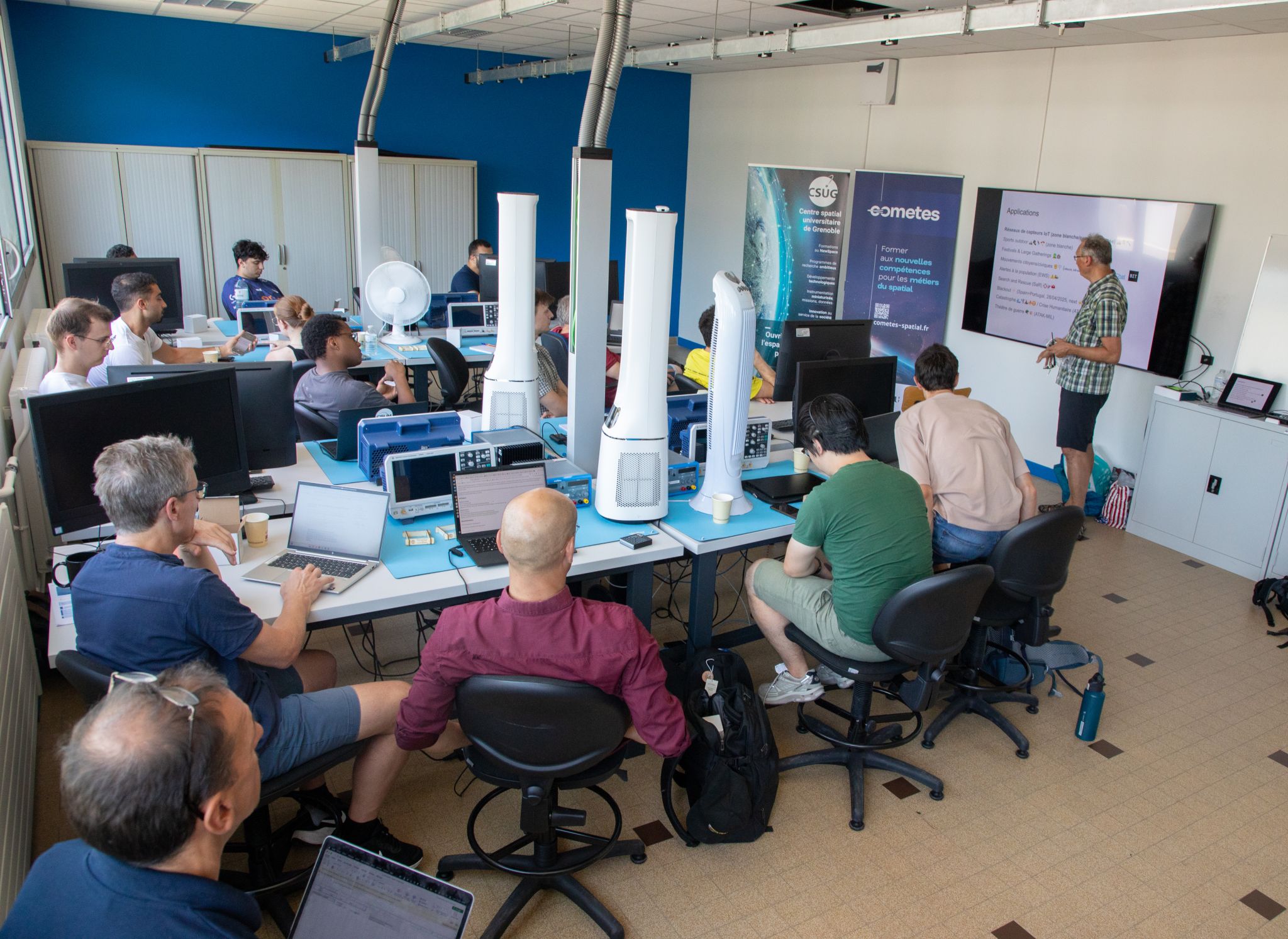 COMETES : des étudiants préparent une constellation de nanosatellites pour connecter les zones isolées